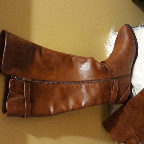 Sale $25 Wide leg Boots, Size 10 - Picture 4 of 6